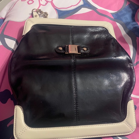 B Makowsky B&W Patent Leather Purse (versatile) - Picture 6 of 9